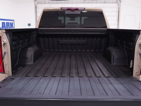 Used 2022 Chevrolet Silverado 1500 ZR2 w/ Technology Package AWD/4WD image 32