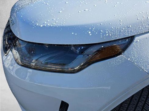 Used 2025 Land Rover Discovery Sport S image 30