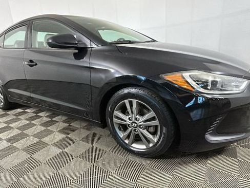 Used 2017 Hyundai Elantra SE FWD image 2