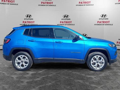Used 2025 Jeep Compass Latitude AWD/4WD image 2