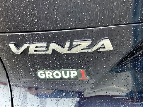 Used 2023 Toyota Venza LE image 31