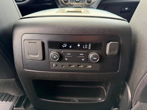 Used 2018 GMC Yukon XL Denali w/ Denali Ultimate Package AWD/4WD image 17
