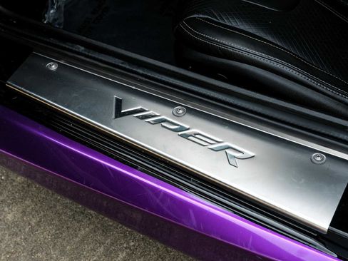 Used 2013 SRT Viper GTS w/ GTS Laguna Interior Pkg image 27