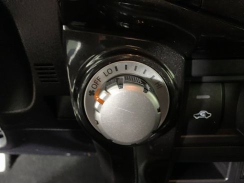 Used 2018 Toyota 4Runner TRD Off-Road Premium image 28