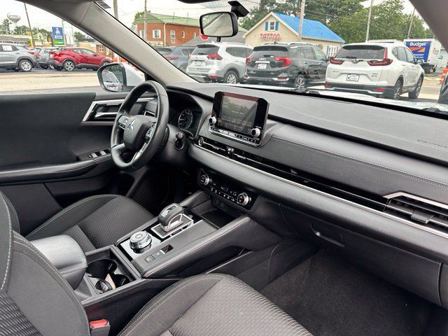 Used 2022 Mitsubishi Outlander ES AWD/4WD image 25