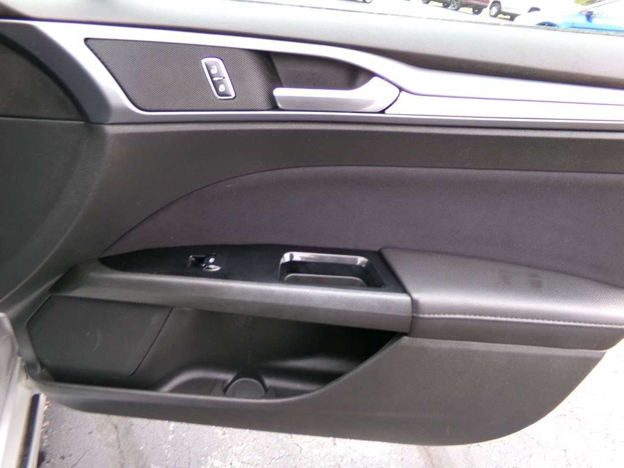 Used 2014 Ford Fusion SE FWD image 30
