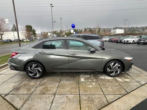 Certified 2025 Hyundai Elantra SEL image 6