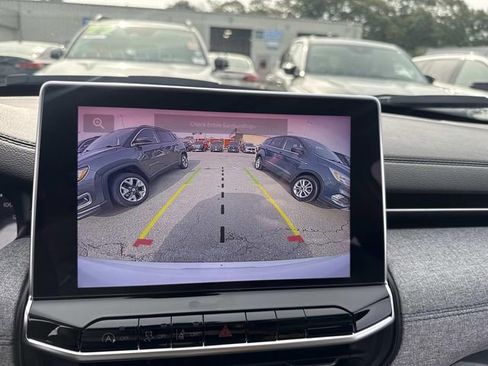 Used 2024 Jeep Compass Latitude image 23