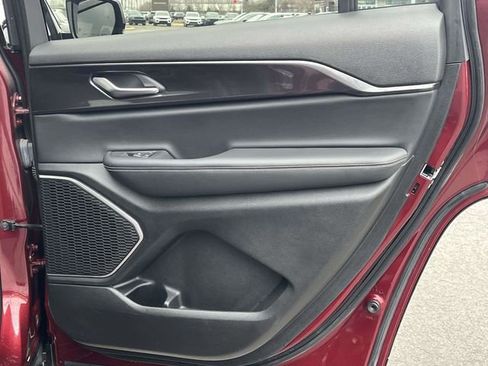 Used 2022 Jeep Grand Cherokee L Laredo image 24