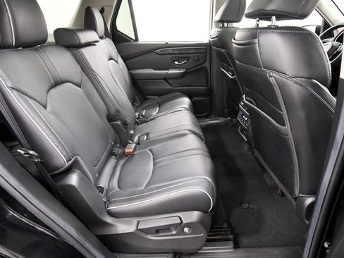 Used 2025 Honda Pilot Elite image 17