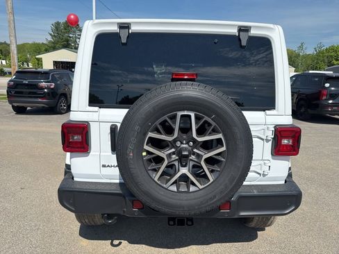 New 2026 Jeep Wrangler Unlimited Sahara AWD/4WD image 4