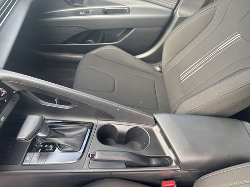 Certified 2025 Hyundai Elantra Sport image 26