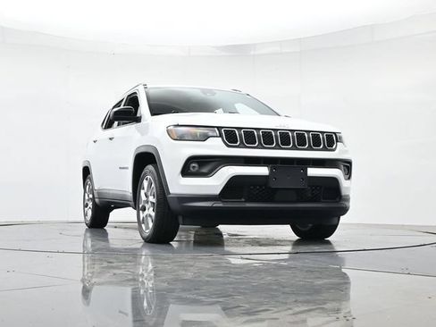 Used 2023 Jeep Compass Latitude AWD/4WD image 33