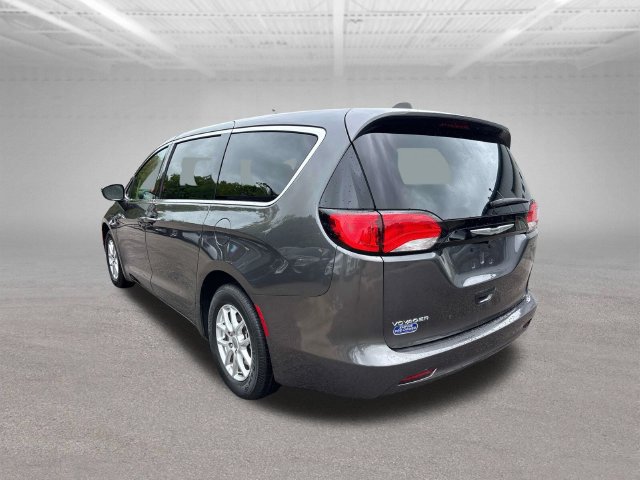 Used 2023 Chrysler Voyager LX FWD image 5