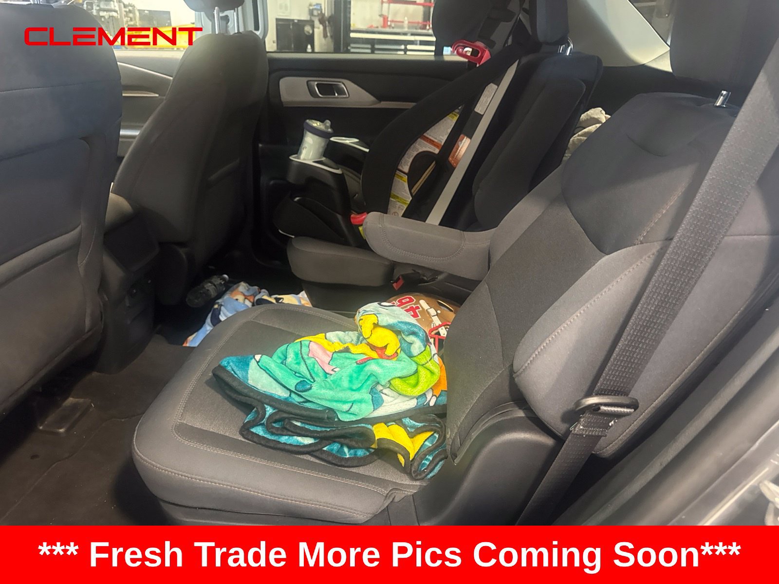 Used 2025 Ford Explorer Active AWD/4WD image 4