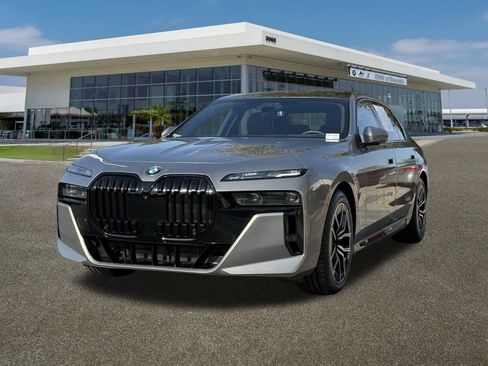 Certified 2023 BMW 740i w/ Executive Package image 4