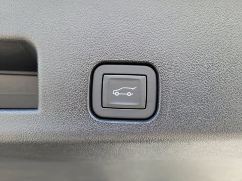 Certified 2026 Chevrolet Traverse LT w/ Sun and Wheel Package FWD image 12