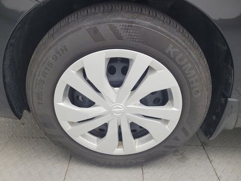 Used 2025 Nissan Versa S w/ Trunk Package FWD image 31