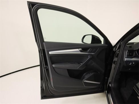 Certified 2025 Audi Q5 Prestige image 10