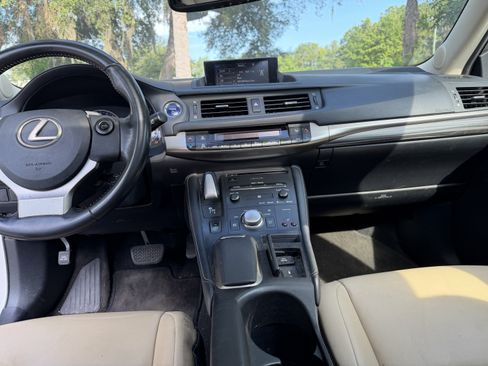 Used 2014 Lexus CT 200h FWD image 26