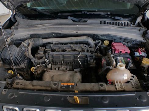 Used 2018 Jeep Renegade Latitude image 31