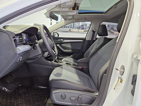 New 2026 Volkswagen Jetta SE FWD image 17