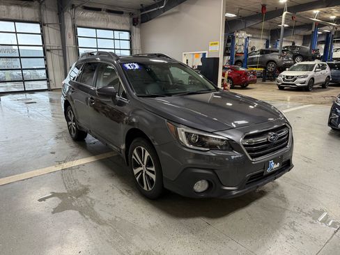 Used 2019 Subaru Outback 2.5i Limited w/ Popular Package #2 AWD/4WD image 4