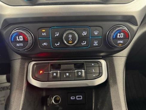 Used 2022 GMC Acadia SLE w/ Driver Convenience Package FWD image 29