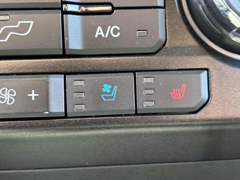 Used 2020 Ford F150 Lariat image 32