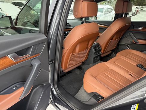 Used 2023 Audi Q5 2.0T Premium w/ Convenience Package image 16