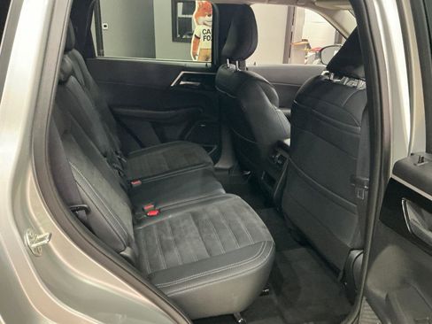 Used 2025 Mitsubishi Outlander AWD image 25