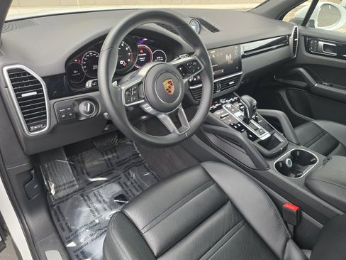 Certified 2023 Porsche Cayenne image 5