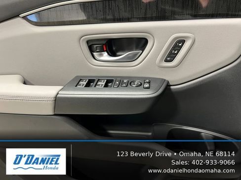 Used 2025 Honda Pilot Elite image 16