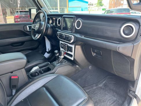 Used 2020 Jeep Gladiator Overland w/ Popular Equipment Package AWD/4WD image 18