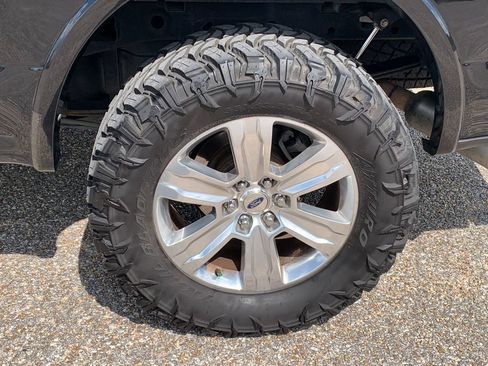 Used 2017 Ford F150 Platinum w/ Equipment Group 701A Luxury AWD/4WD image 9