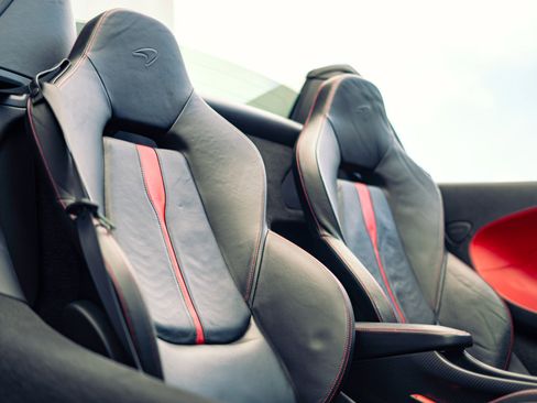 Used 2019 McLaren 570S Spider RWD image 2
