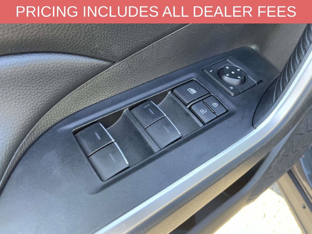 Used 2025 Toyota RAV4 XLE AWD/4WD image 27