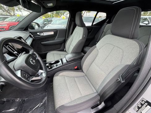 Used 2024 Volvo XC40 B5 Core AWD/4WD image 27