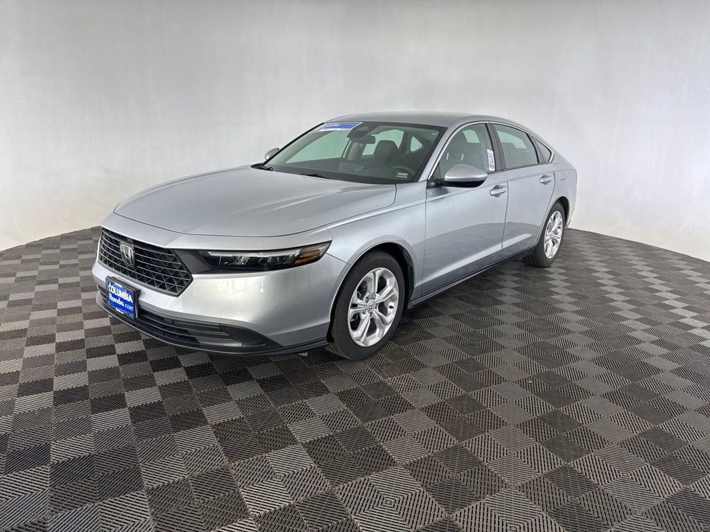 Certified 2025 Honda Accord LX image 3