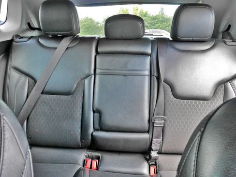 Used 2019 Jeep Compass Latitude FWD image 29
