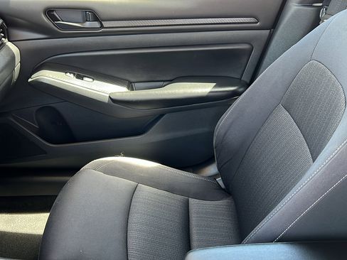 Used 2024 Nissan Altima 2.5 S FWD image 17