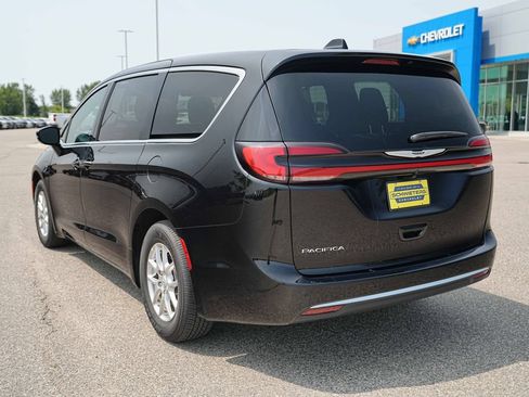 Used 2026 Chrysler Pacifica Select FWD image 8