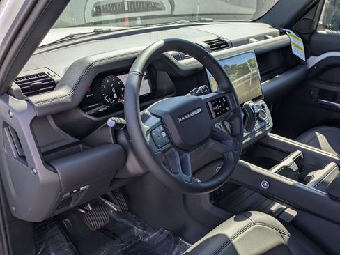 New 2026 Land Rover Defender 110 X-Dynamic SE AWD/4WD image 13