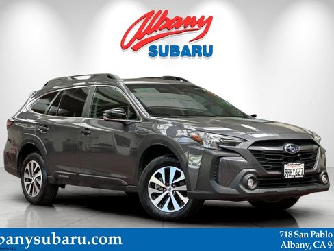 Used 2025 Subaru Outback Premium image 1