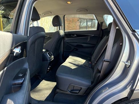Used 2019 Kia Sorento L FWD image 37