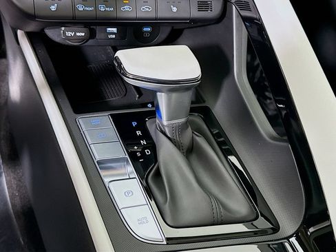 Certified 2025 Hyundai Elantra Limited FWD image 10