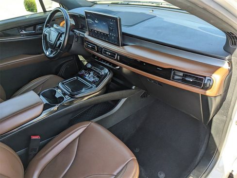 Used 2022 Lincoln Nautilus Reserve image 15