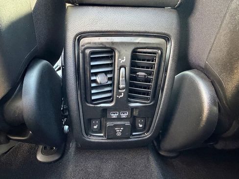 Used 2019 Jeep Grand Cherokee Overland image 34