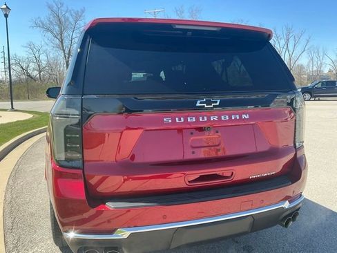 Used 2025 Chevrolet Suburban Premier AWD/4WD image 8
