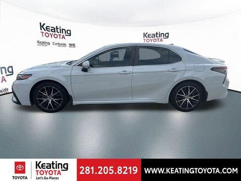 Used 2023 Toyota Camry SE image 4